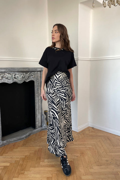 Beli Lastikli Zebra Desen Saten Etek- SİYAH
