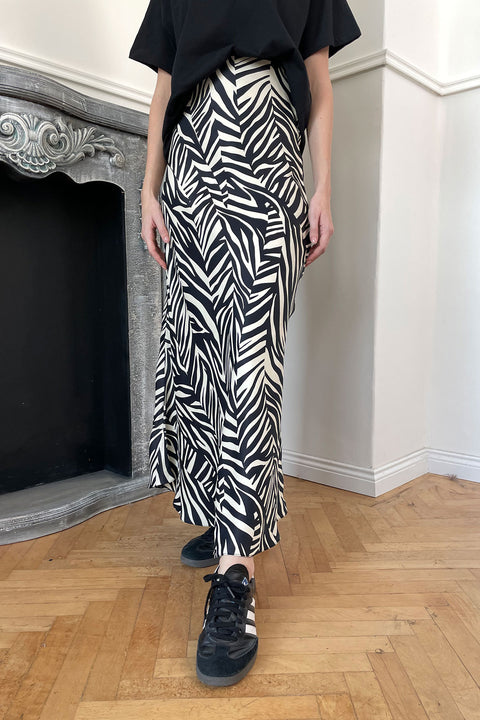 Beli Lastikli Zebra Desen Saten Etek- SİYAH