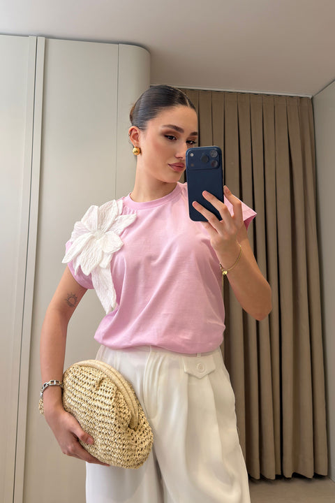 Çiçek Aksesuarlı Bluz- PEMBE