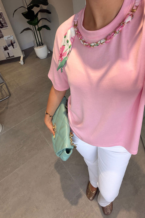 Yakası Zincirli Fularlı Modal Bluz- PEMBE