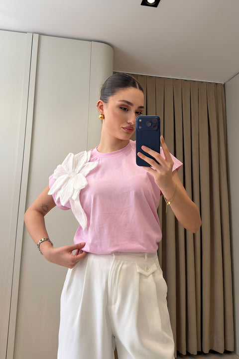 Çiçek Aksesuarlı Bluz- PEMBE