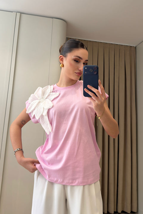 Çiçek Aksesuarlı Bluz- PEMBE
