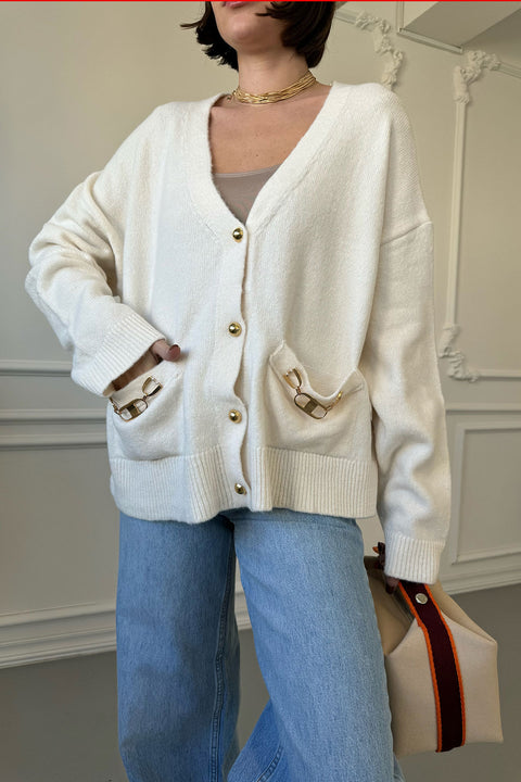Gold Düğmeli Broş Tasarımlı Hırka- EKRU