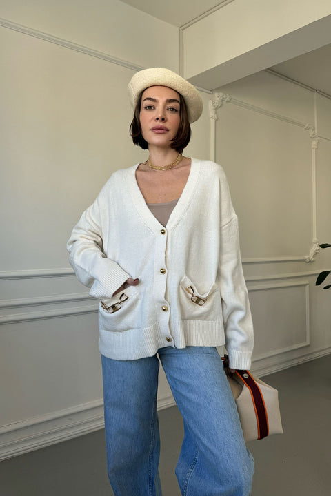 Gold Düğmeli Broş Tasarımlı Hırka- EKRU
