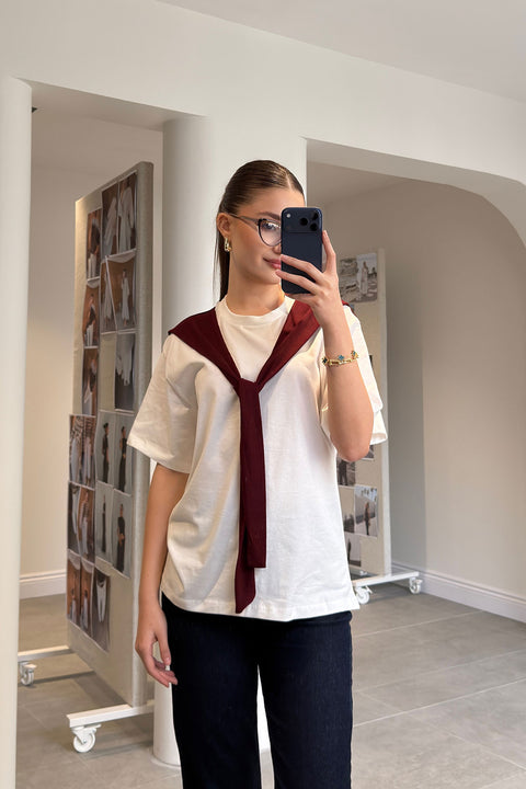 Şal Bağlama Detaylı Beyaz Bordo Tişört- BORDO