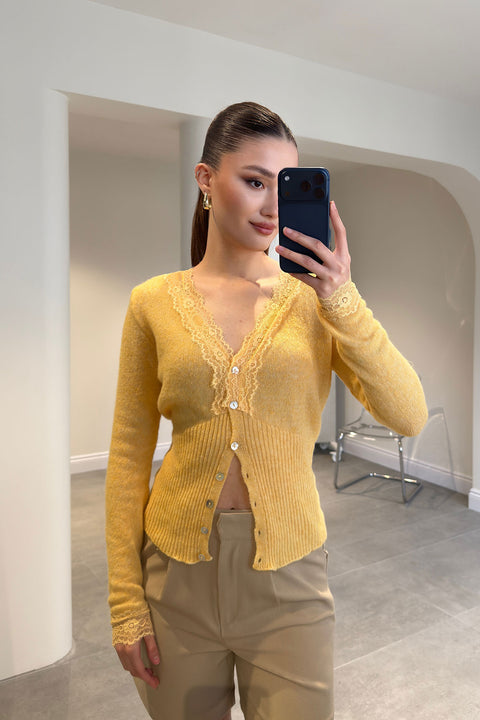 Yakası Ve Kolu Dantel Detaylı Hırka- SARI