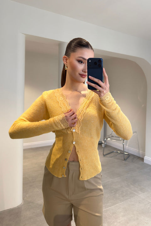 Yakası Ve Kolu Dantel Detaylı Hırka- SARI