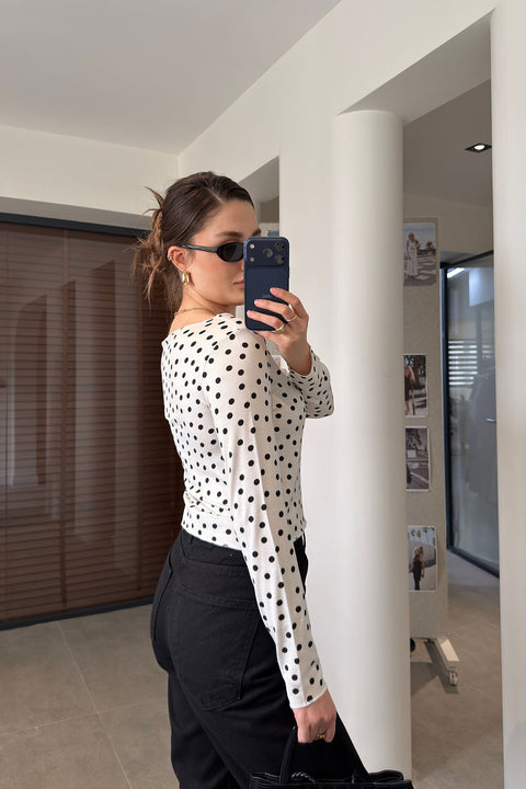 Yeni Sezon Dikiş Detaylı Puantiyeli Bluz- EKRU